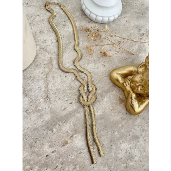 Collier plongeant noeud