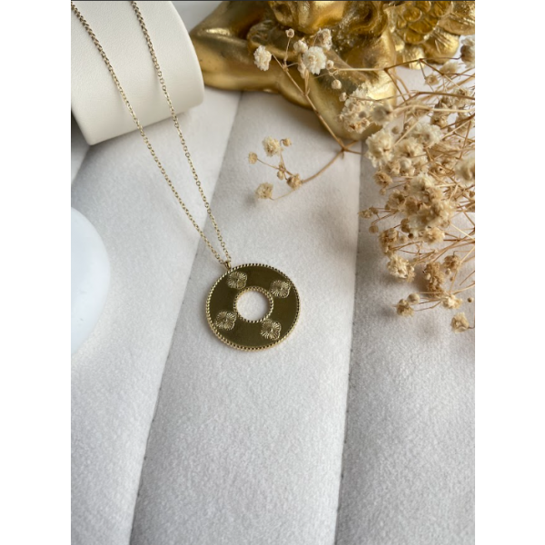 Collier disque trèfles gravés