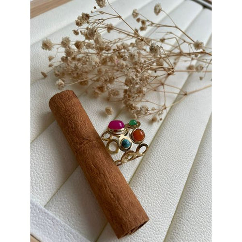Bague en cercles avec pierres multicolores