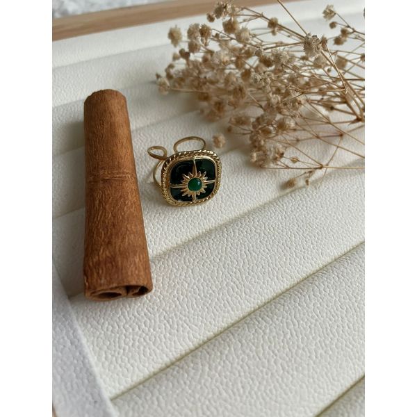 Bague double rangs à pierres vertes et étoile dorée