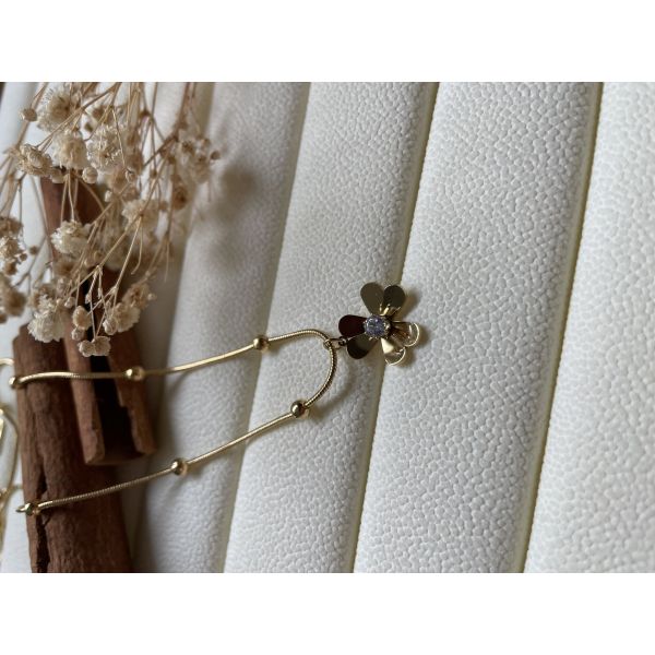 Collier avec perles et pendentif (fleur) doré
