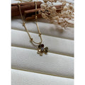 Collier avec perles et pendentif (fleur) doré
