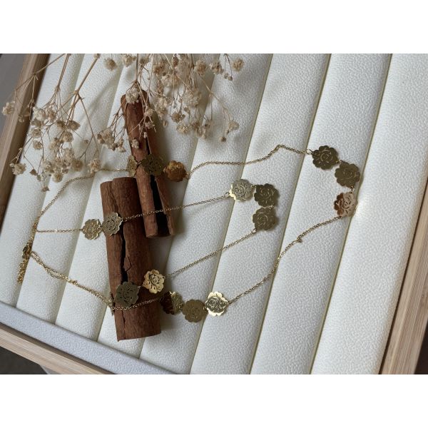 Collier de perles a fleurs doré